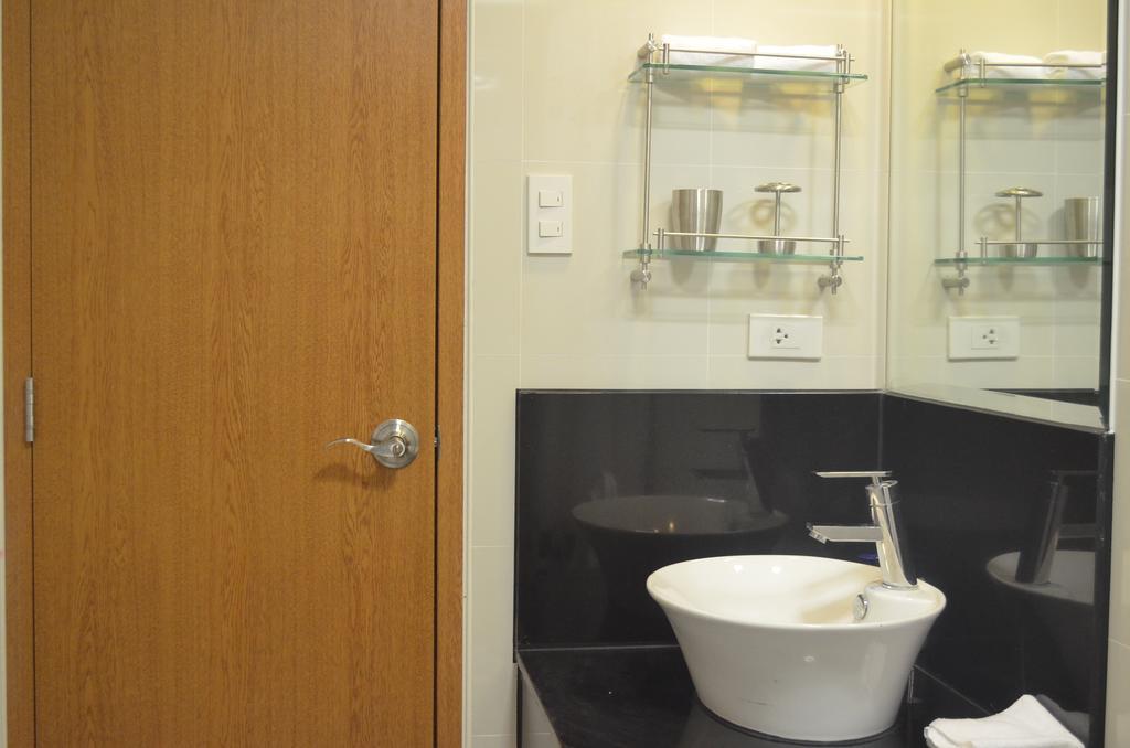 Greenbelt Madison Apartments Makati City Buitenkant foto